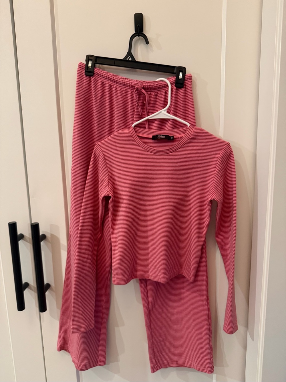 🌺 *SET* Sz M Matching Long-Sleeve Striped Tee and Straight Leg Pants- Color Rosy